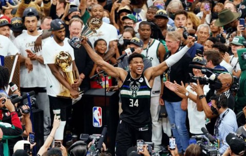 九游官网-关键时刻NBA总决赛传出新动向，密尔沃基雄鹿强势反弹，管理层表态：球迷炸锅，身体对抗强度拉满的简单介绍